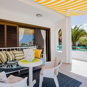 https://las-carabelas-8-next-to-the-sea-and-all-amenities.tenerifehoteles.net